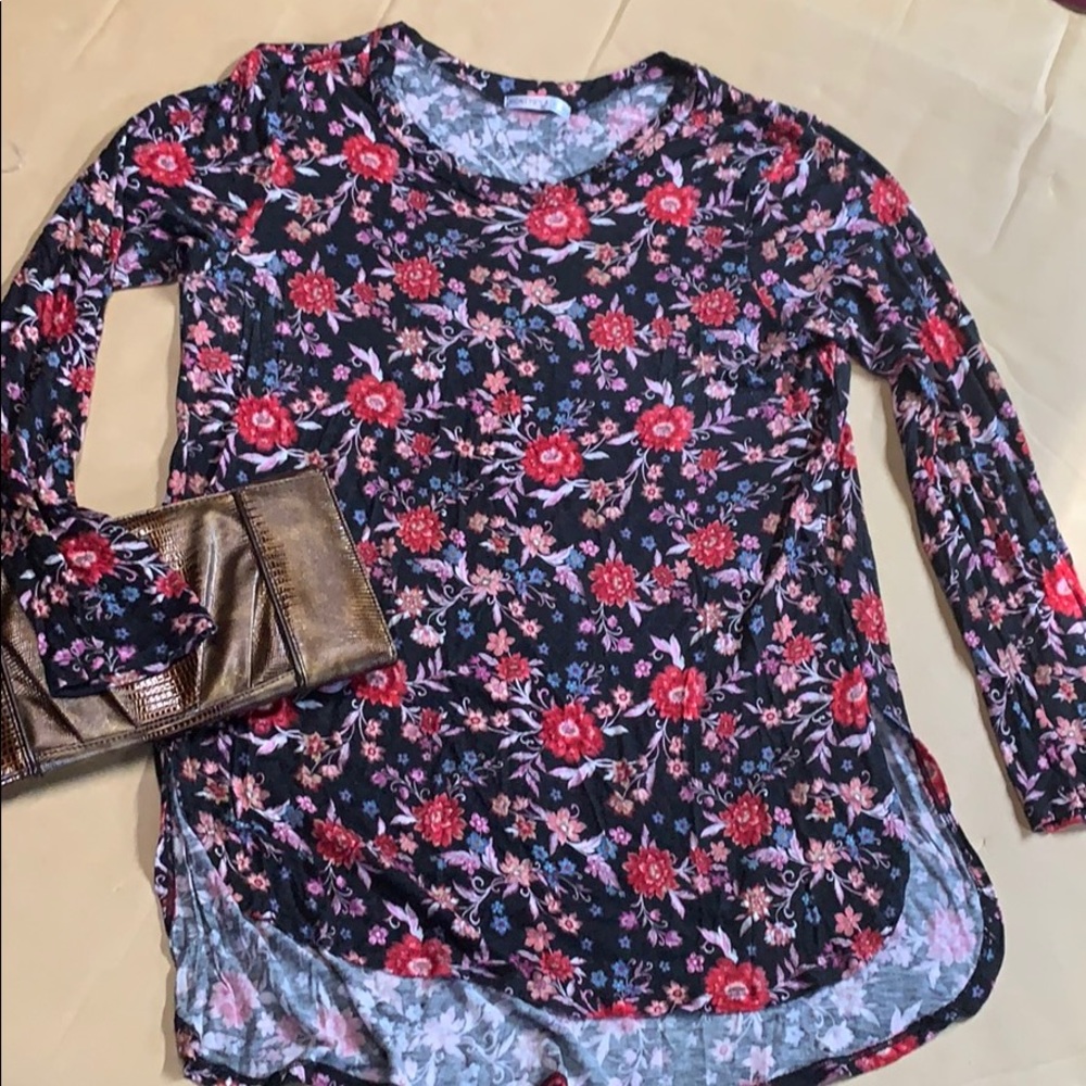 Light weight long sleeve gorgeous floral top